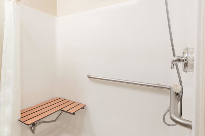 Room 6 of 14