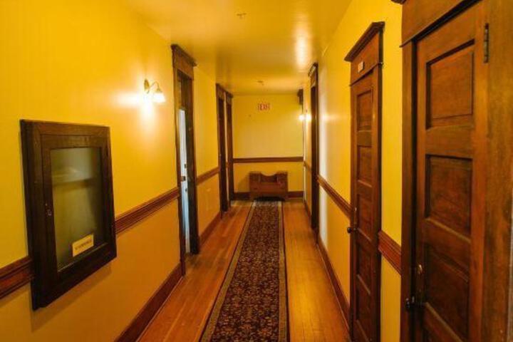 Royal Hotel Chilliwack