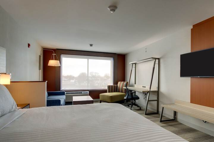 Room 43 of 70
