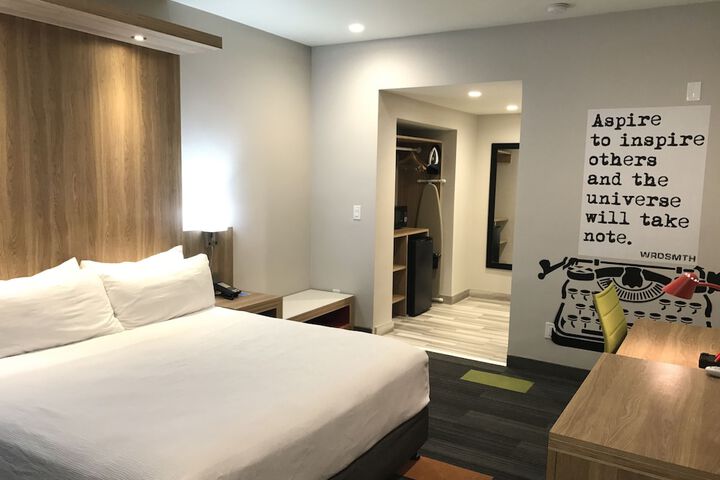 Room 33 of 52
