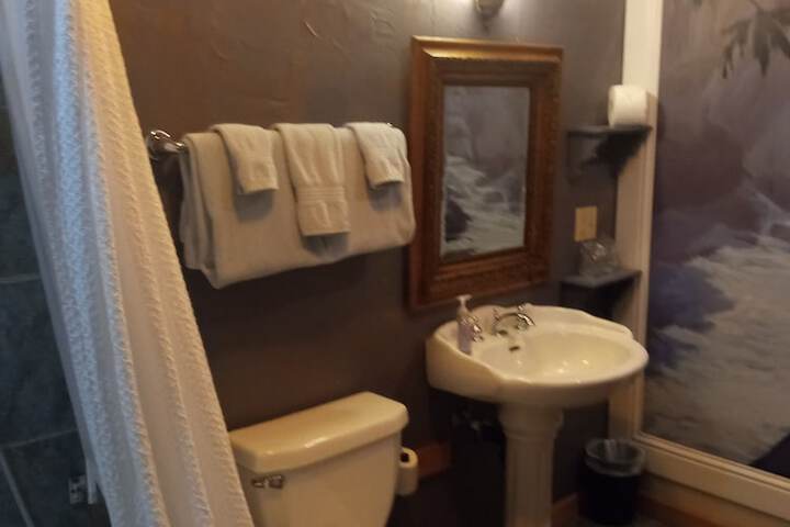 Room 25 of 48