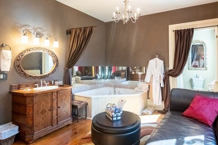 Room 10 of 43