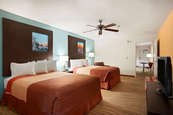 Room 12 of 25