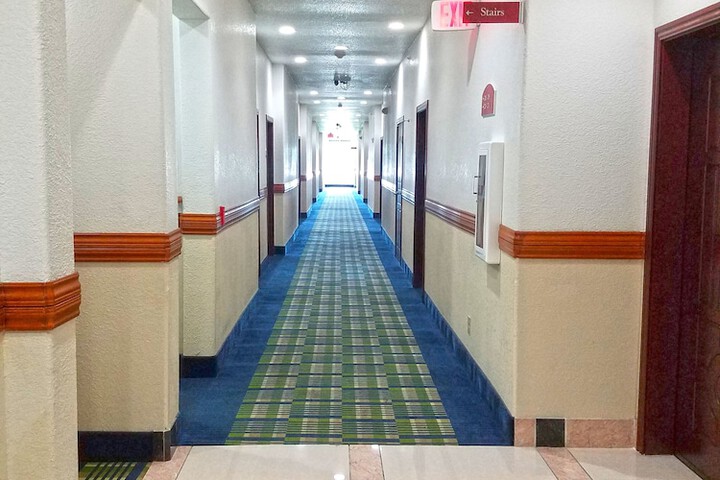 Ballroom/Hall 14 of 16