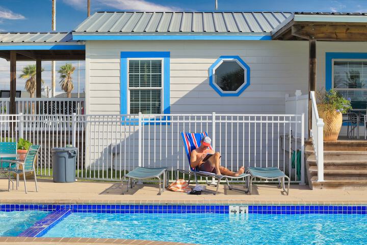 Pool 4 of 44