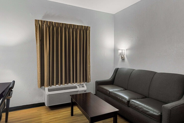 Room 26 of 33
