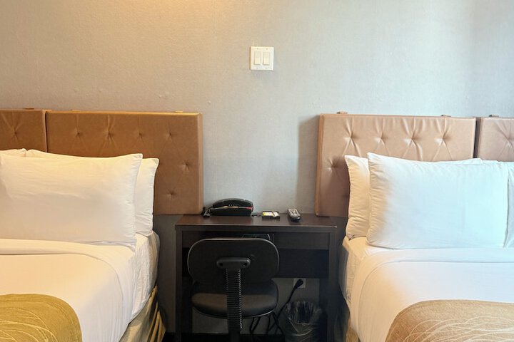 Room 33 of 48