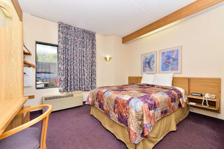 Room 10 of 19