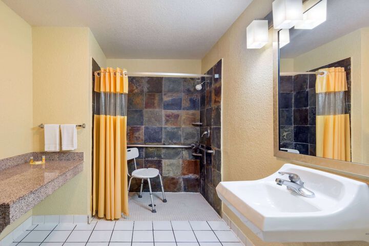 Room 14 of 25