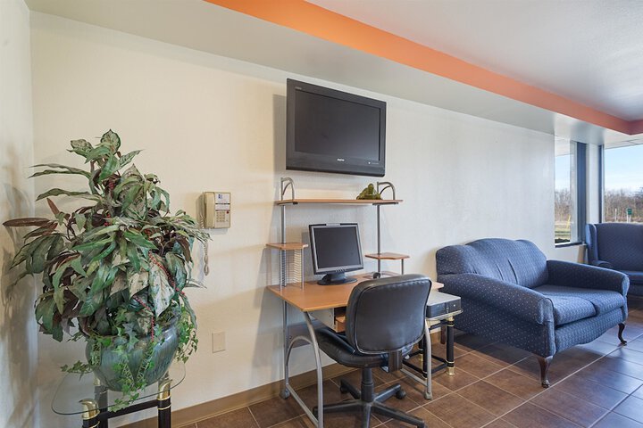 Business Center 33 of 36