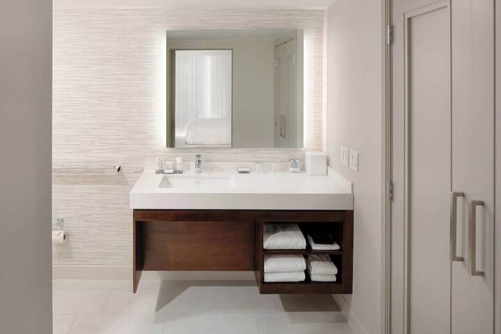 Room 33 of 72
