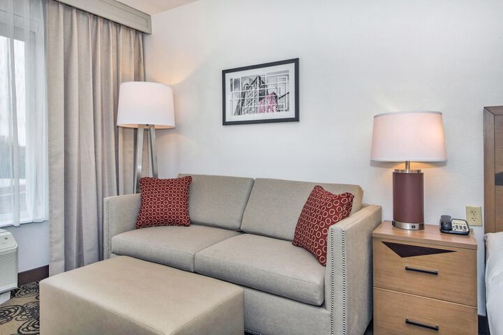 DoubleTree by Hilton Raleigh - Cary