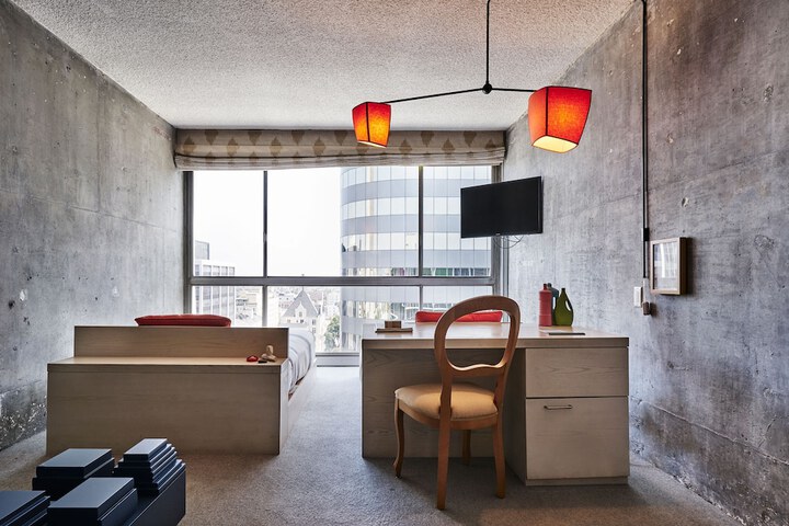 Room 11 of 46