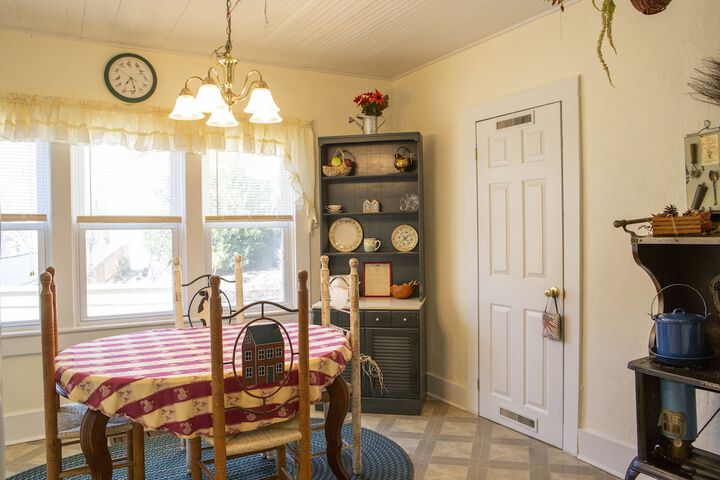 The Chimney Rock Inn & Cottages