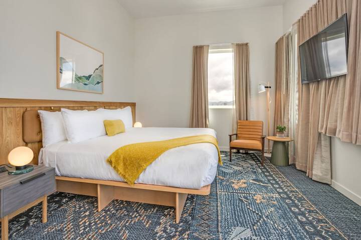 SaltLine Hotel