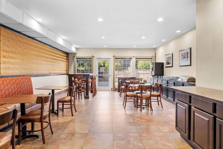 MainStay Suites Addison-Dallas