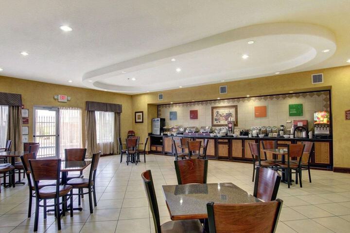 Comfort Inn & Suites Alvarado