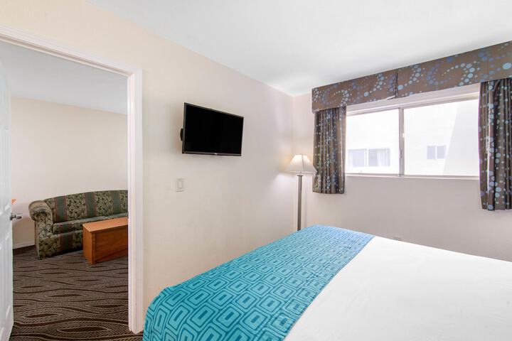 Room 10 of 40
