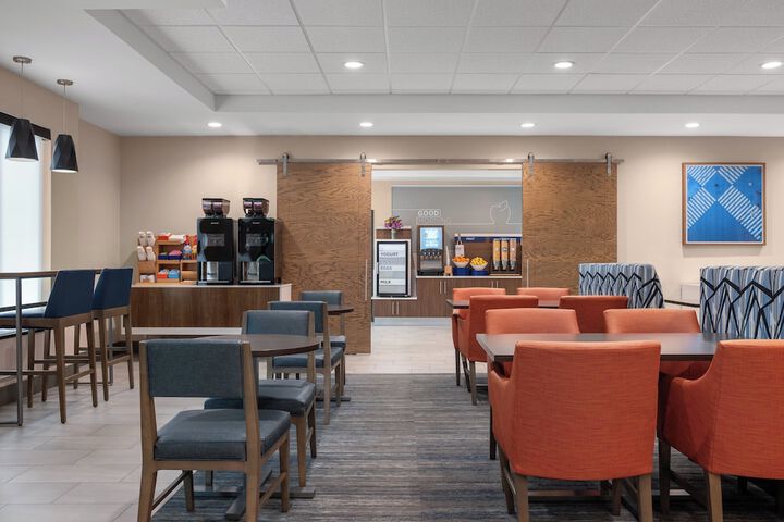 Holiday Inn Express & Suites Buford NE - Lake Lanier by IHG