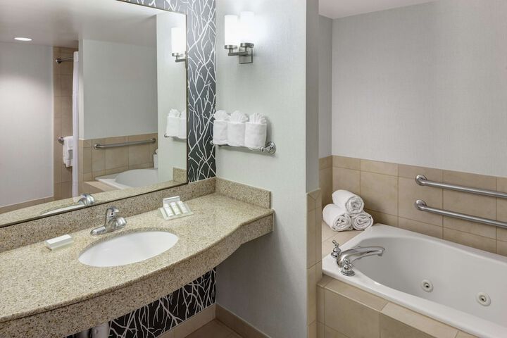 Hilton Garden Inn Naperville / Warrenville