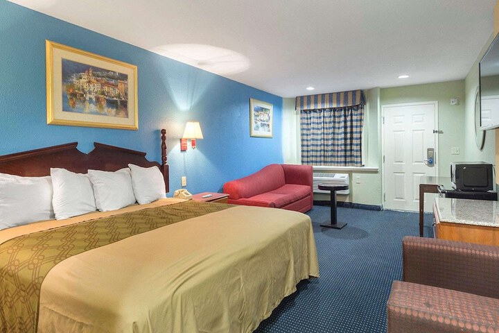 Room 27 of 29