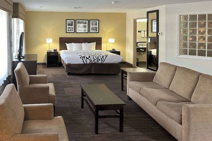 Room 19 of 38