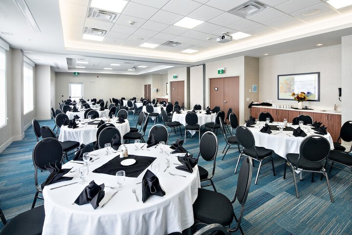 Ballroom/Hall 36 of 40
