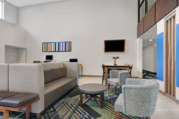 Holiday Inn Express Hotel & Suites NEWPORT by IHG