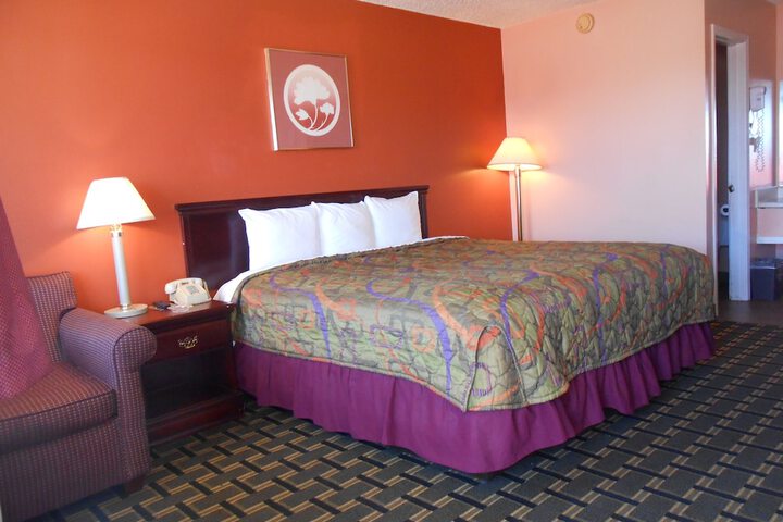 Room 10 of 27