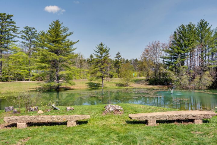 Cozy Bartlett Condo w / Deck & Resort Amenities!