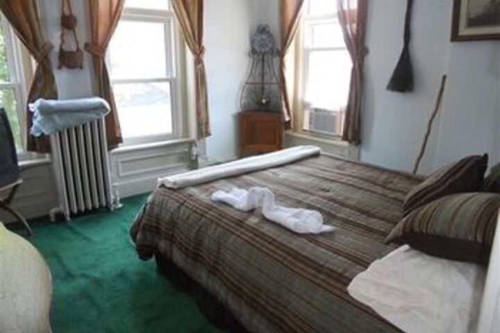 The Heritage House Inn Bed & Breakfast