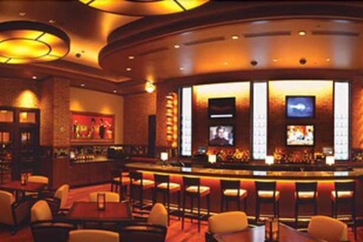 Lounge 26 of 40
