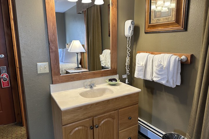 Room 122 of 191