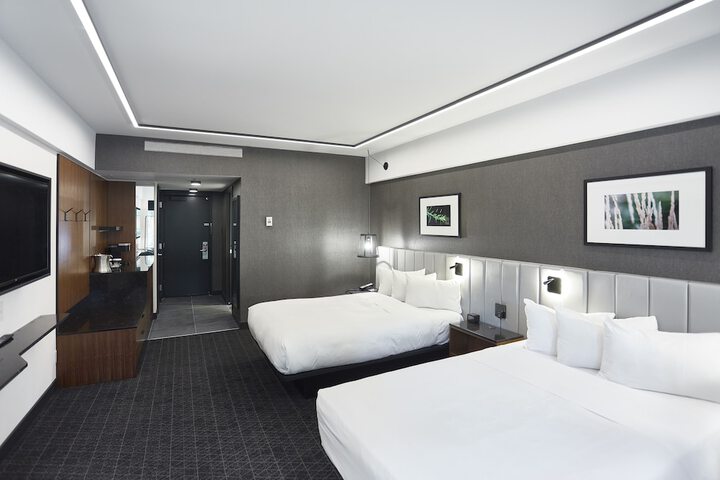 Room 33 of 85