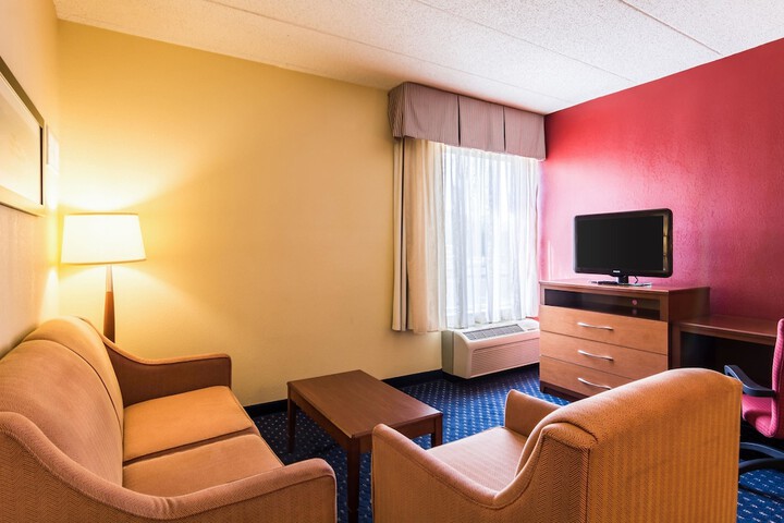 Room 13 of 40