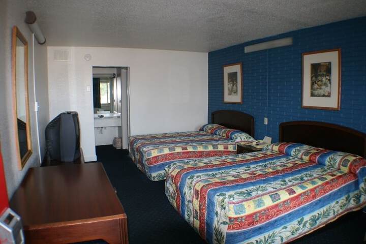 Room 13 of 20
