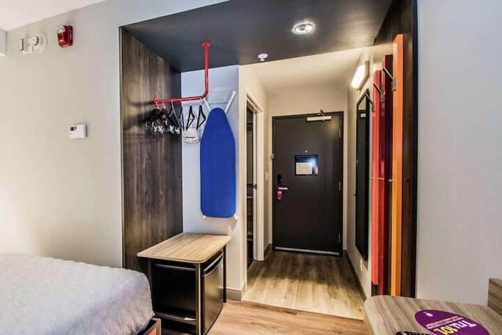 Room 16 of 28