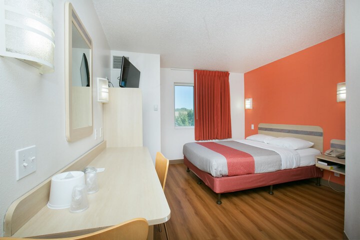 Room 15 of 38
