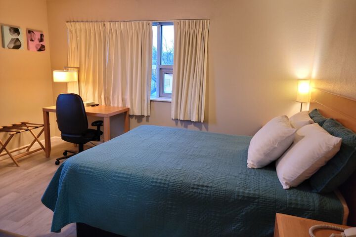 Room 33 of 48