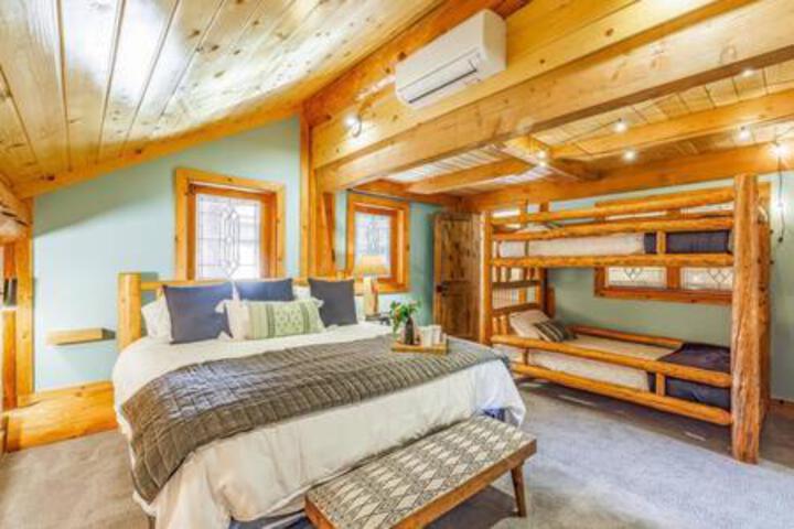 Luxury Family Cabin at Summit West
