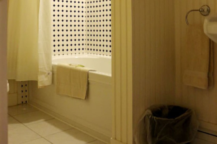 Room 18 of 46
