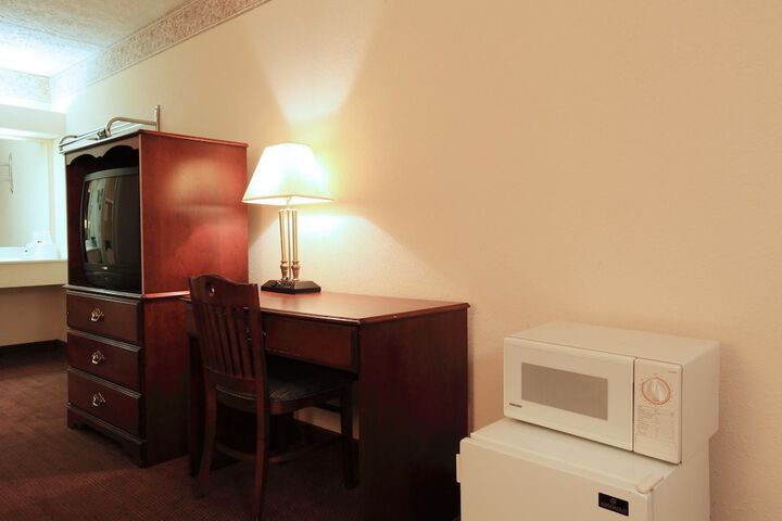 Room 8 of 10