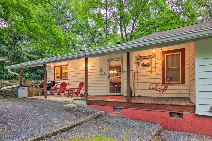 Rustic Linville Falls Cottage w / Fire Pit!