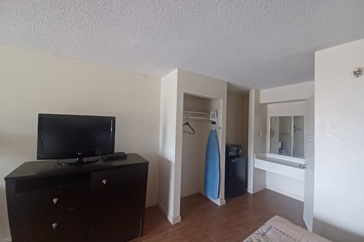 Room 18 of 21