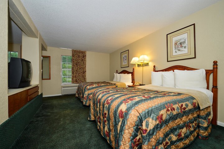 Room 7 of 12