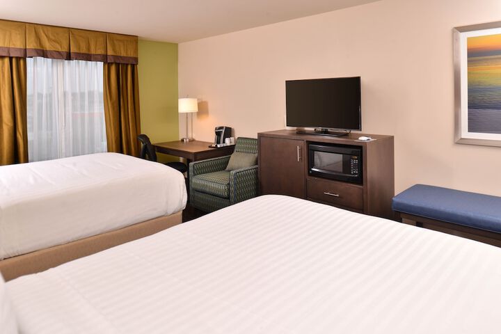 Holiday Inn Express & Suites Dearborn SW - Detroit Area by IHG