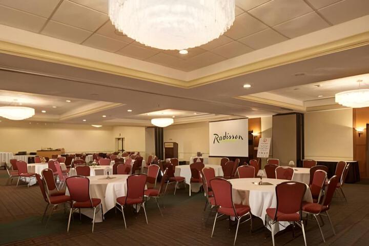 Radisson Hotel Milwaukee West