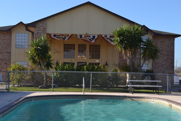 Pool 6 of 17