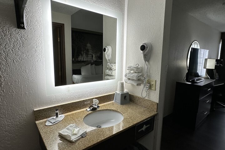Room 14 of 34