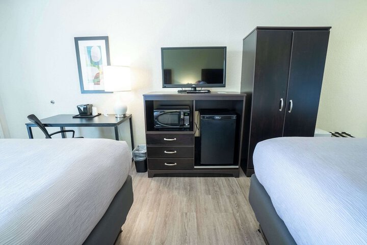 Room 15 of 43